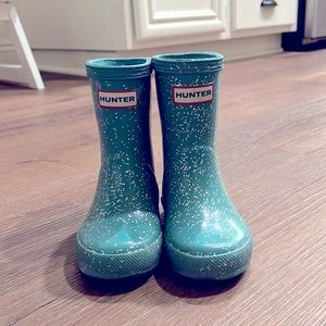 Blue sparkly toddler Hunter Wellington boots size 6US/5UK